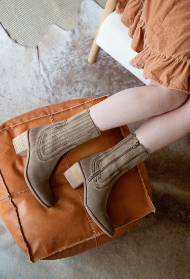 diba suede boots